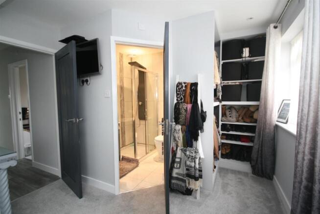 Ensuite and Dressing Area.JPG