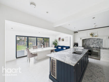 Western Avenue, Gidea Park, RM2 6EH