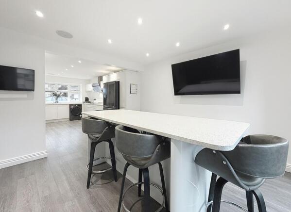 4 bed Detached for sale Image 4