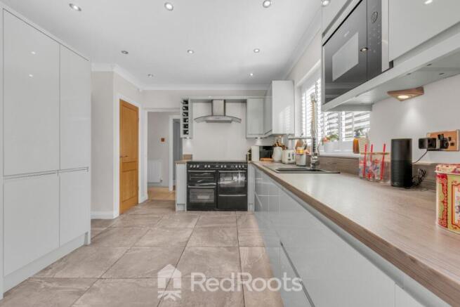 4 bed Detached for sale Image 7