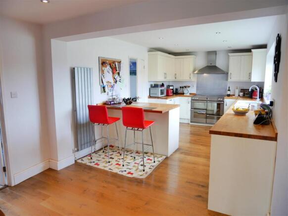 FITTED DINING KITCHEN