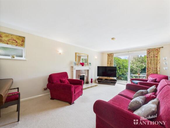 CAM02773G0-PR0304-STILL014