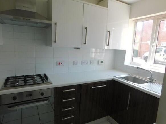 17DeeCloseKitchen
