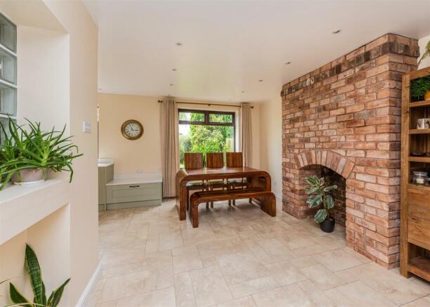 5 Dimmingsdale Road-dining1.jpg