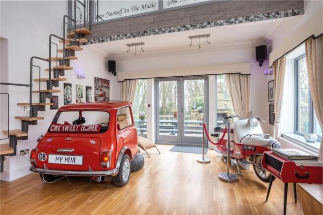 9 bed Detached for sale Image 5