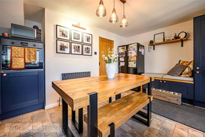 3 bed Semi-Detached for sale Image 9