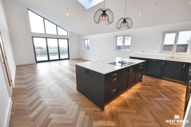 11 - 2025-11-13T205826.858.jpg