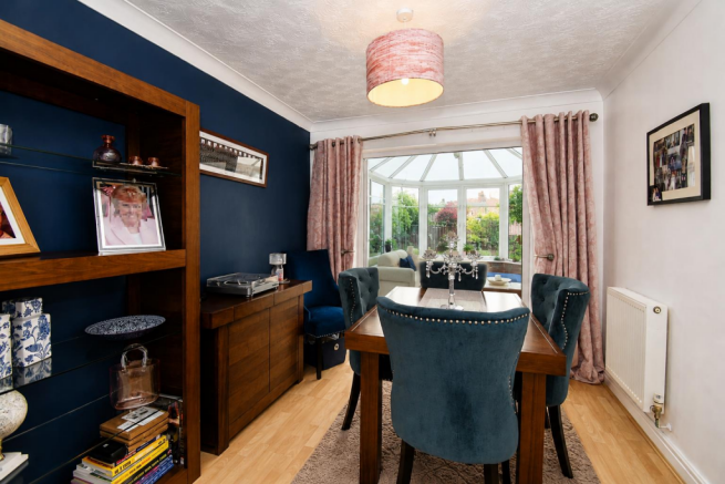 4 bed Detached for sale Image 8
