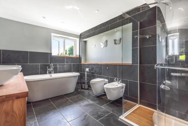 Ensuite to Bedroom 1