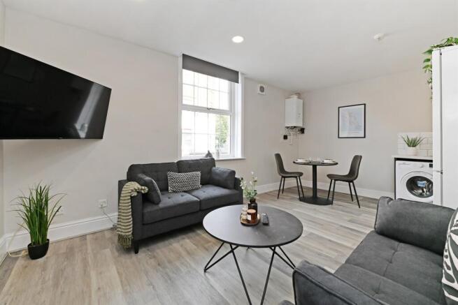 3 bed Apartment to rent Image 7