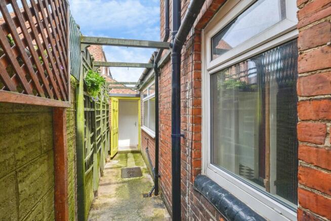 3 bed Terraced for sale Image 8