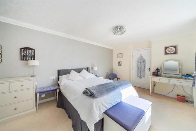 2 bed Retirement Property for sale Image 6