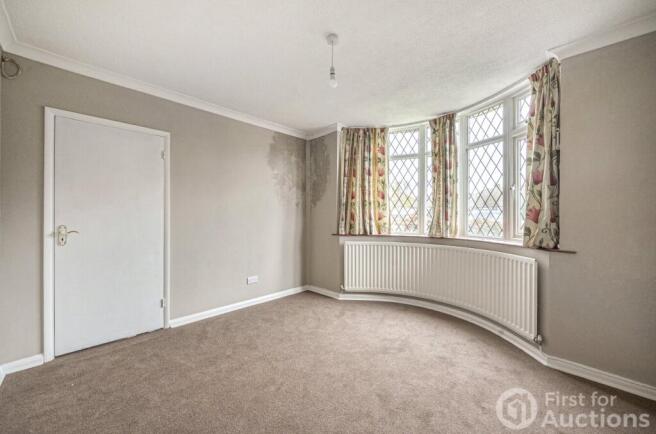 Hillcrest Avenue, Chertsey, KT16 photo 4