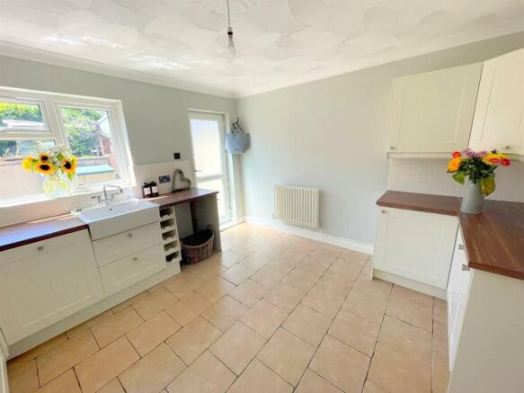 Kitchen d.jpg