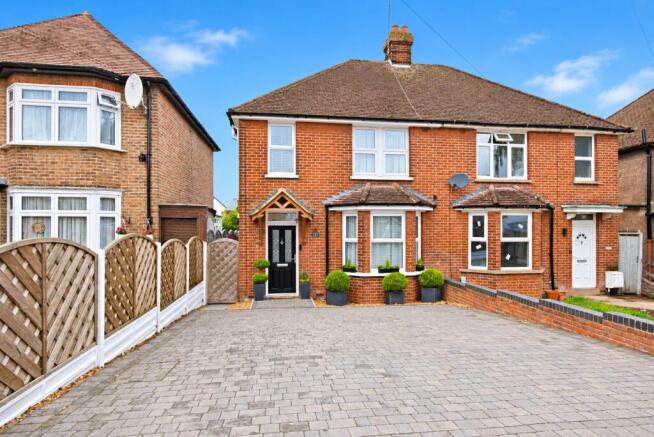 3-bed semi-detached on Chiltern Road, Dunstable, Bedfordshire, LU6, £400,000