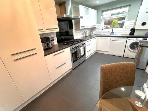3 bed Semi-Detached for sale Image 6