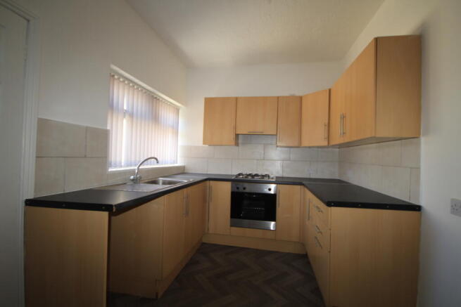 2 bed End of Terrace to rent Image 4