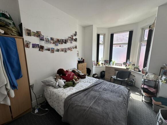 56lr.bed1.JPG