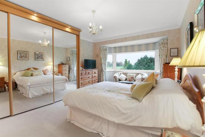 4 bed Detached for sale Image 12
