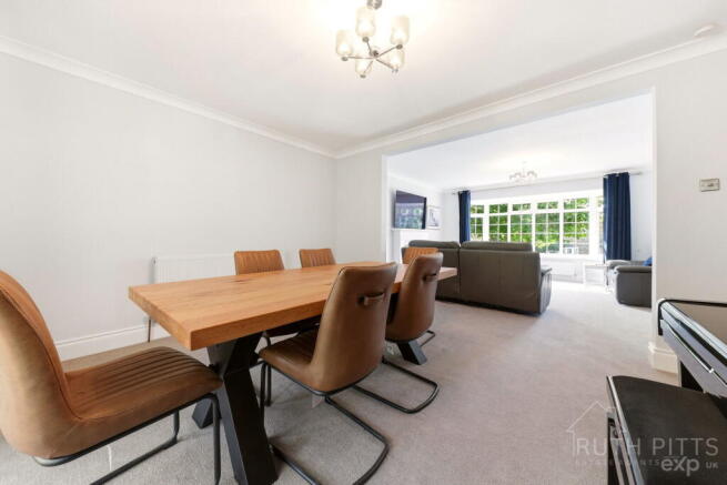 6 bed Detached for sale Image 11