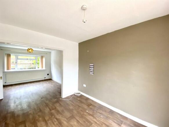 LIVING/DINING ROOM