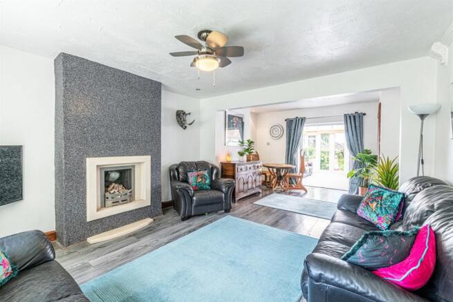 Lounge/Dining Room