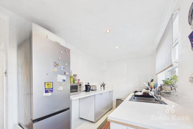 2 bed Terraced to rent Image 5