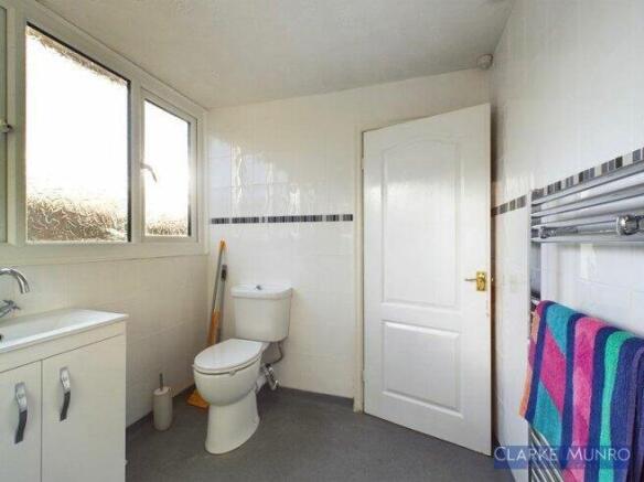 3 bed House Share to rent Image 7