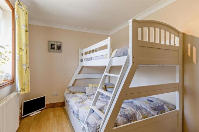 5 bed Semi-Detached for sale Image 11