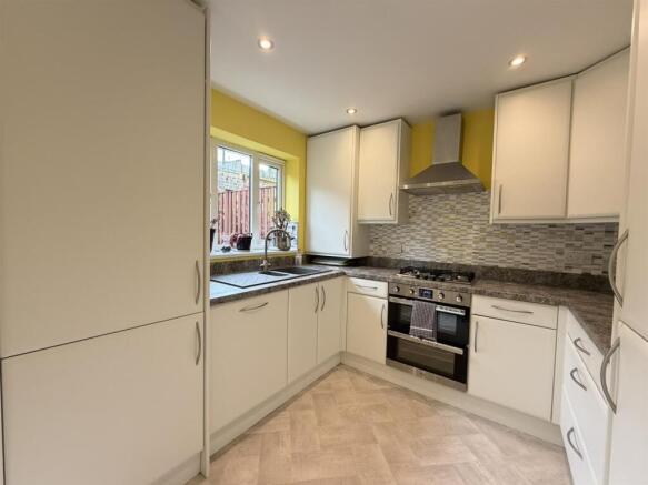 3 bed Semi-Detached for sale Image 4