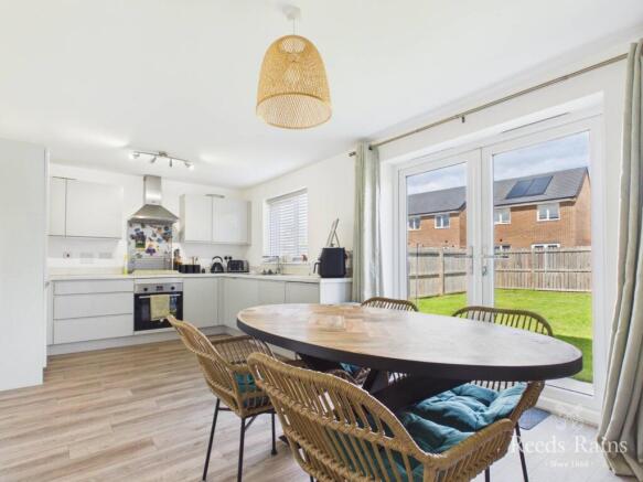 4 bed Detached for sale Image 5