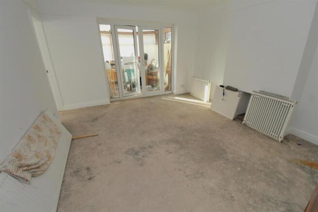 Livign Room1.JPG