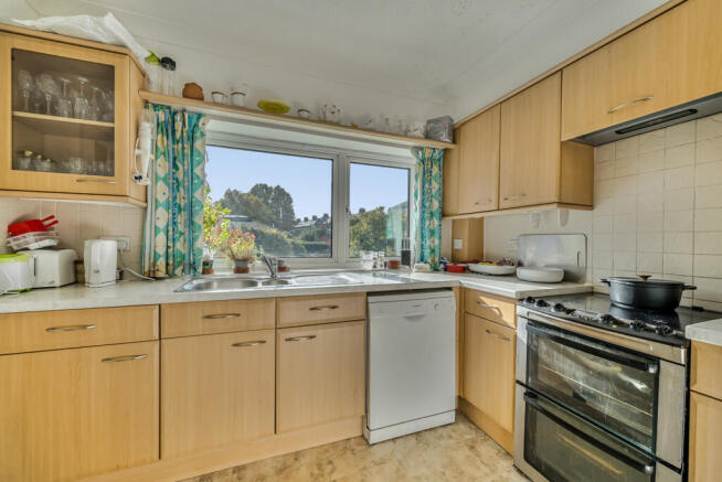 1370458-13-68f8c9...