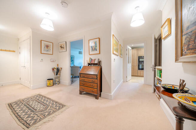 1368965-8-68ee22a...