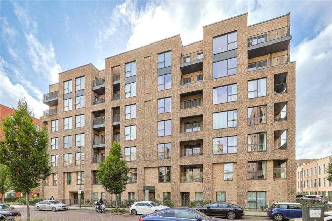 1-bed flat on Lismore Boulevard, Colindale Gardens, Colindale, NW9, £370,000