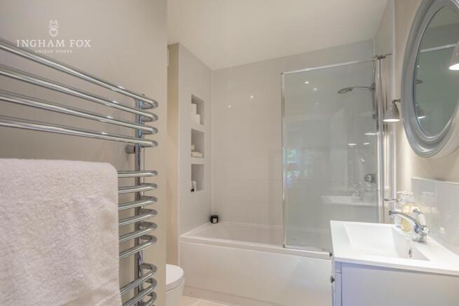 Family Bathroom 1