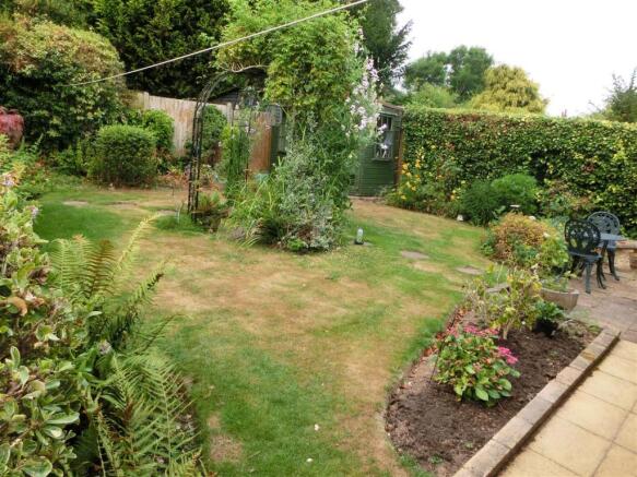 Chantry Close 18 garden.jpg