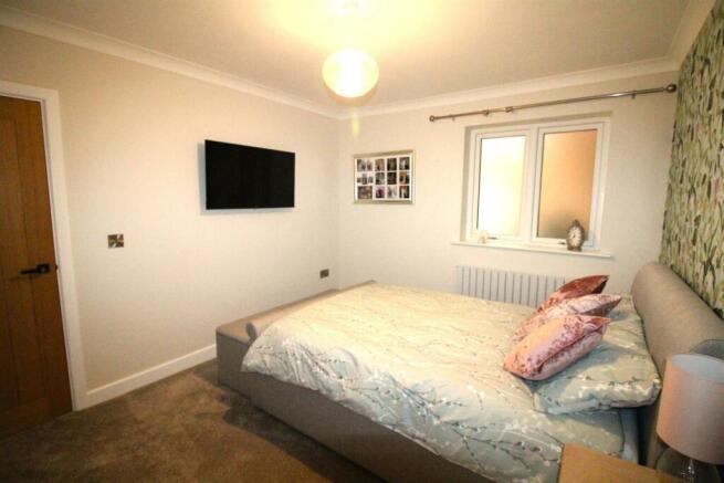 5 Embleton Rd-Bed1b.JPG
