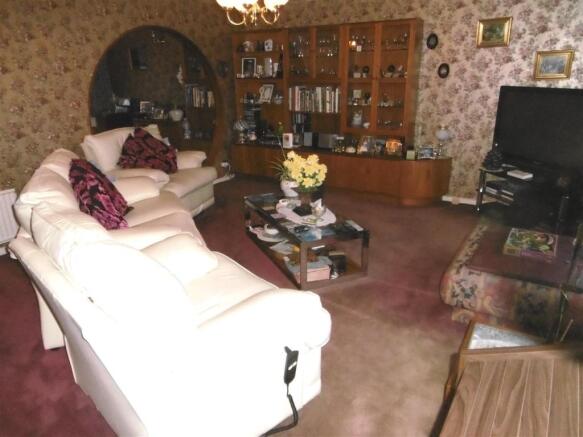 LOUNGE-DINING ROOM