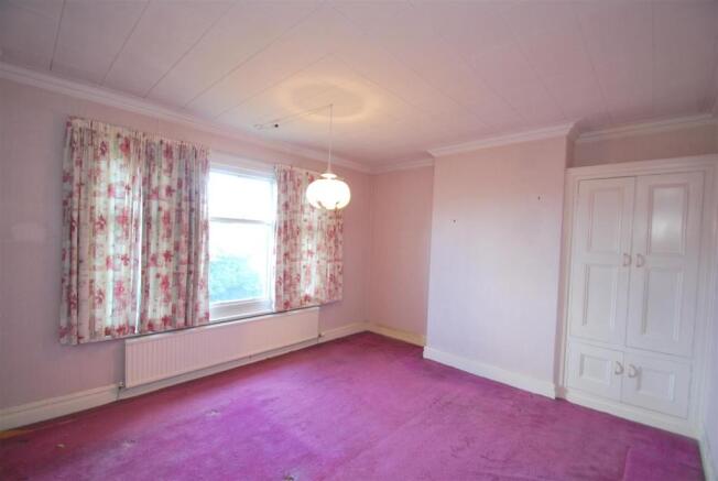 10 Red Lane - Bed 1.JPG