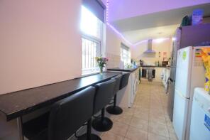 26, Brudenell Mount, Hyde Park, Leeds LS6 1HT