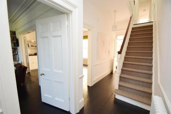 2 Park Terrace hallway.JPG