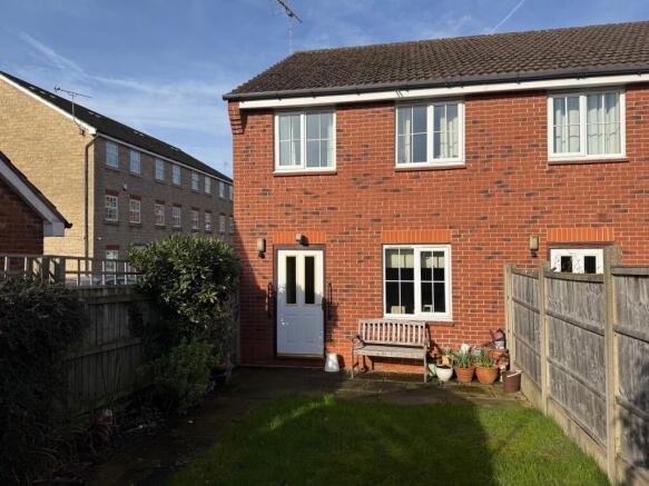 3 bed Semi-Detached for sale Image 10