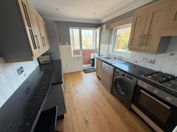 14a kingston kitchen.jpg