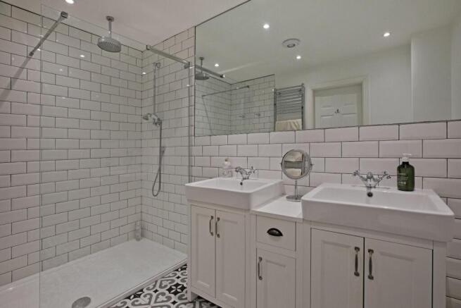 4 bed Terraced for sale Image 9