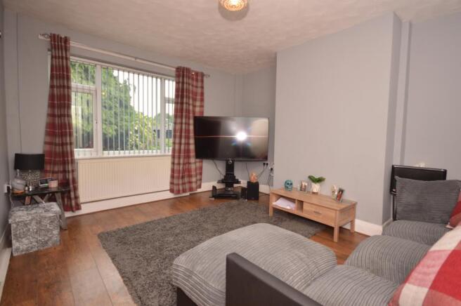 22 Southfield Road, Knottingley (16)living