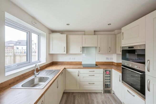 4 bed Detached for sale Image 6
