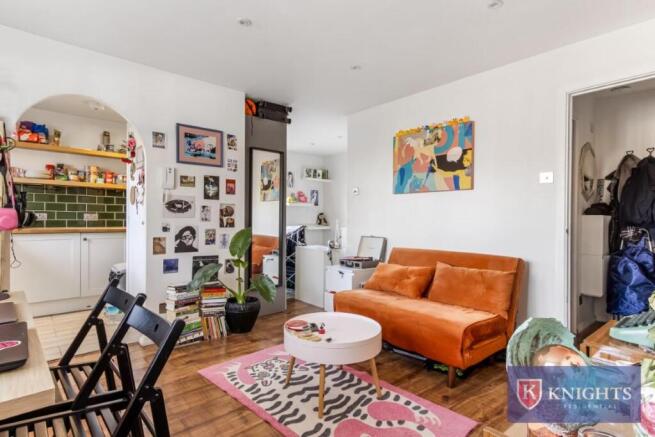 Somerset Gardens , White Hart Lane , London, N17 photo 4