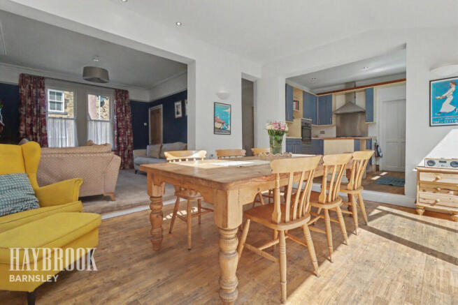 4 bed Semi-Detached for sale Image 3