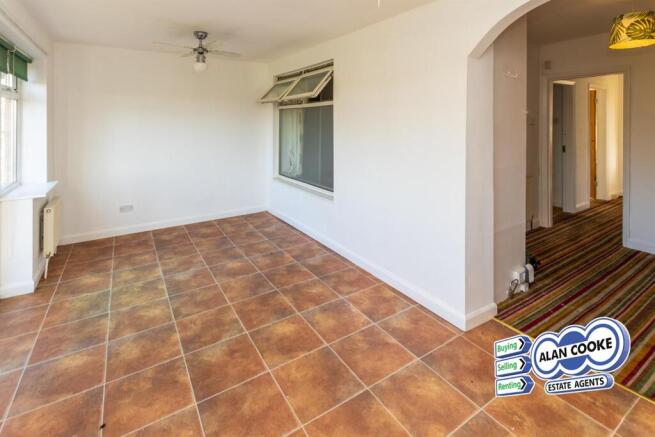 2 bed Semi-Detached Bungalow for sale Image 5